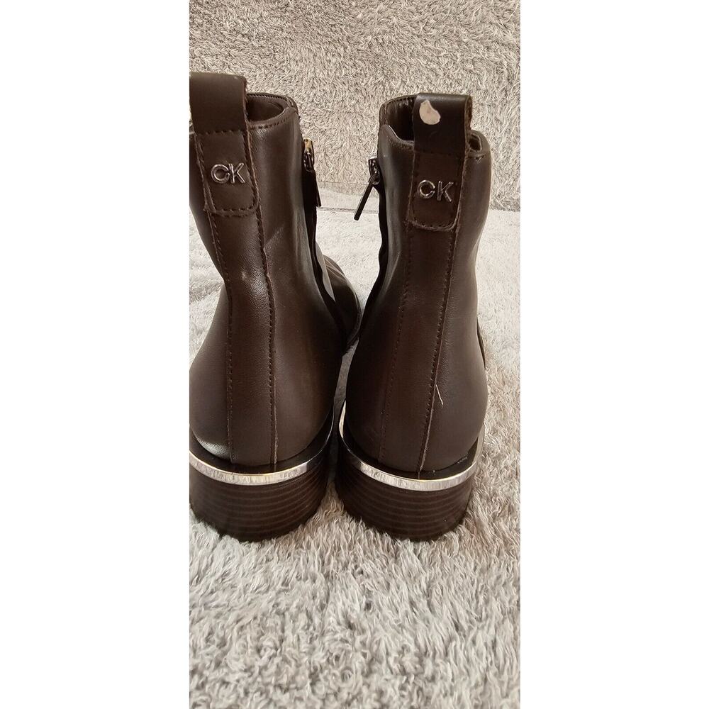 NEW Calvin Klein Deneice‎ 2 Brown Ankle Boots Booties LOGO Pull Tab Womens Sz 9M - Picture 2 of 6